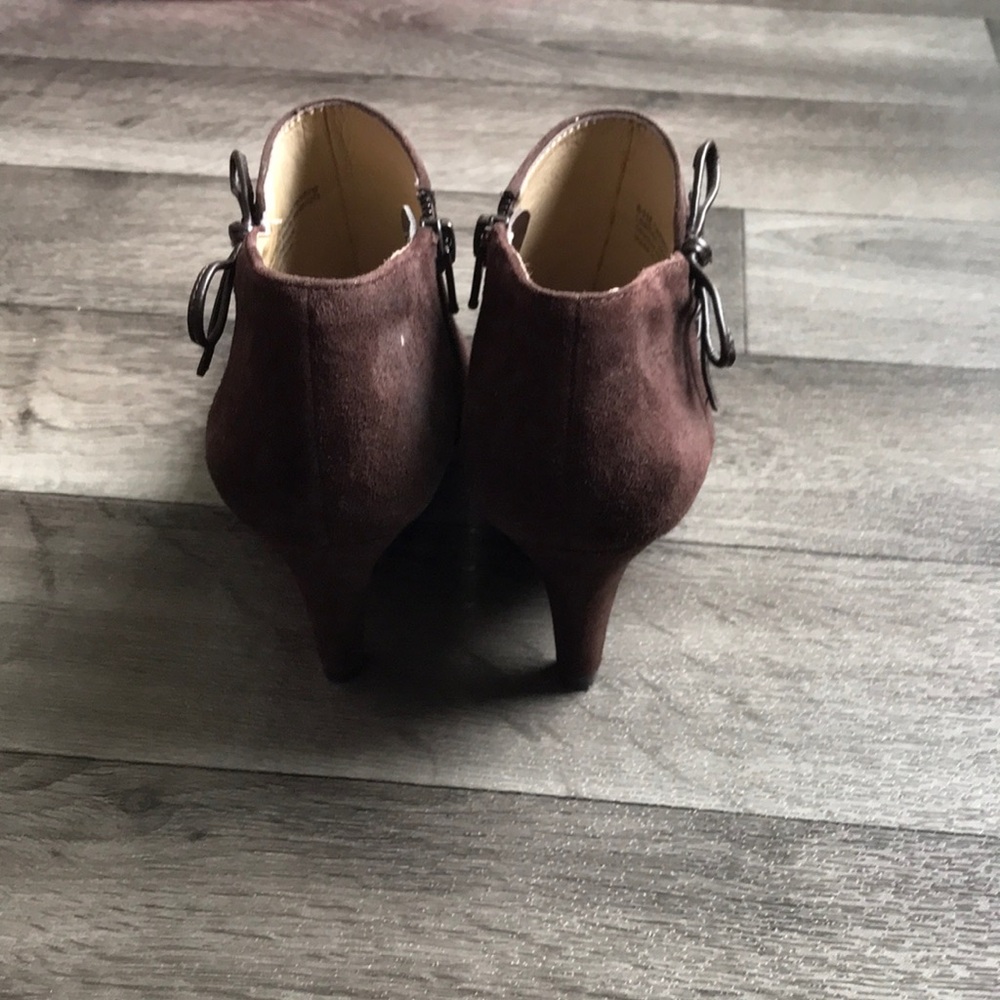 Naturalizer Elegant Brown Zip Up Suede Ankle Boots With Bow - Picture 5 of 10
